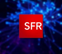 Le logo SFR par-dessus la fibre optique // Source : Montage Frandroid