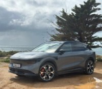 On a essayé la Zeekr 7X : la voiture électrique chinoise qui se recharge le plus rapidement au monde arrive en Europe