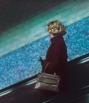 Dolorès Marat, "La femme aux gants", 1987. Tirage pigmentaire Fresson Collection MEP, Paris, acquis en 2006. // Source : © Dolorès Marat